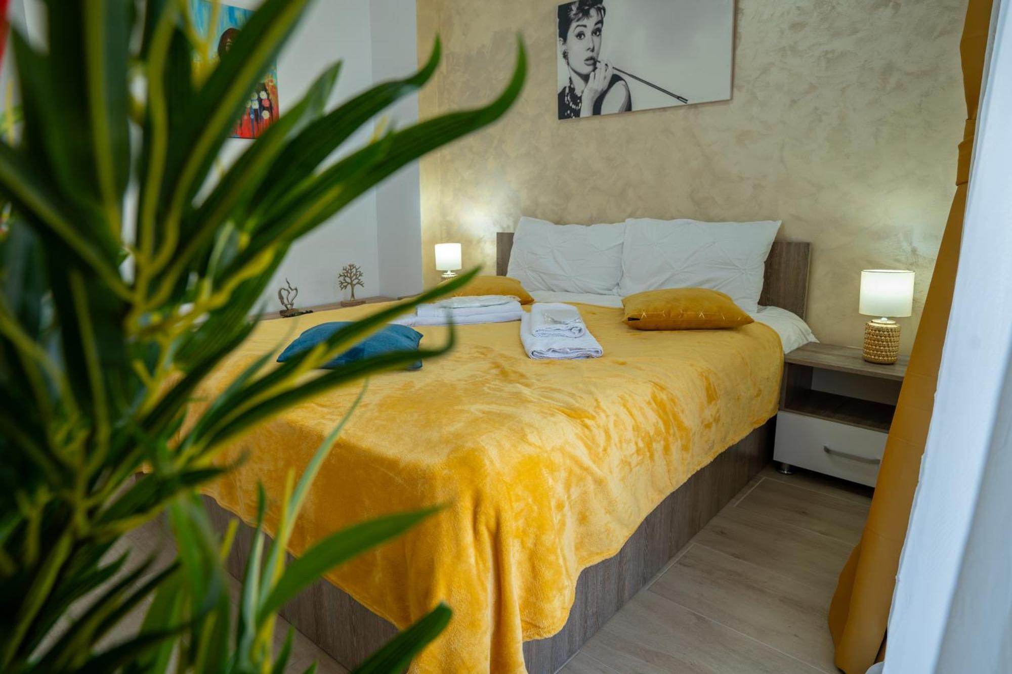 Lovely New Balcony Apartment Cismigiu Park - Pop5 Bucureşti Exterior foto
